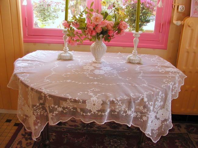 Exceptional Carrickmacross appliqués tablecloth with Cornely embroidery