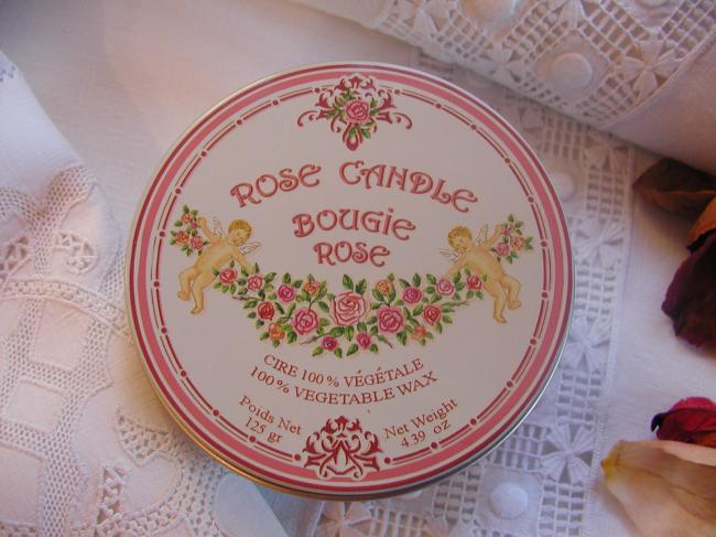 Adorable bougie parfumée à la rose dans une jolie boite décorée d'anges