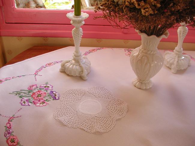 Sweet doily in flower shape with Crochet lace and linen central part