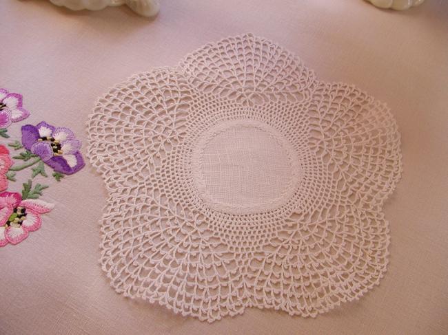 Sweet doily in flower shape with Crochet lace and linen central part