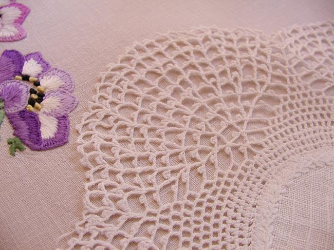 Sweet doily in flower shape with Crochet lace and linen central part