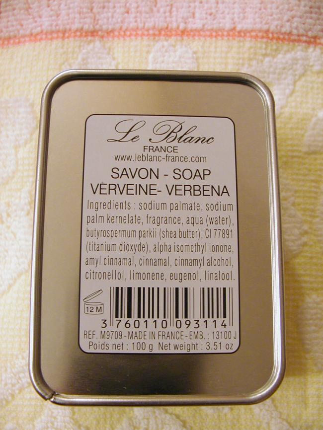 Adorable boîte rectangulaire décorée avec son savon parfumé à la Verveine