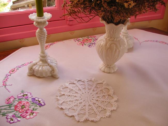 Sweet doily in scalloped Crochet lace 1920