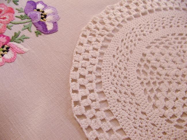 Sweet doily in hand-made Crochet lace 1930