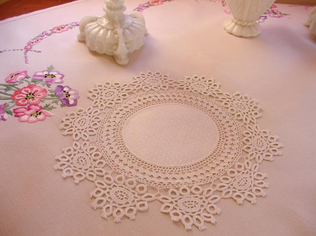 Stunning round doily in damask with polka dots and irish crochet lace