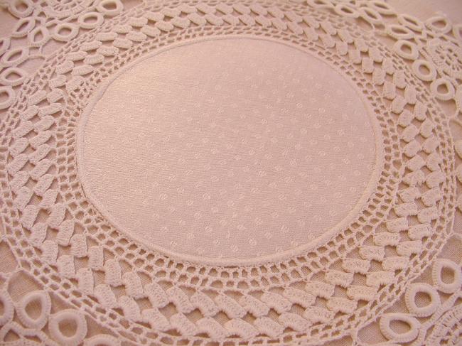 Stunning round doily in damask with polka dots and irish crochet lace