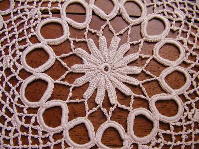 Charming round doily in Irish guipure lace