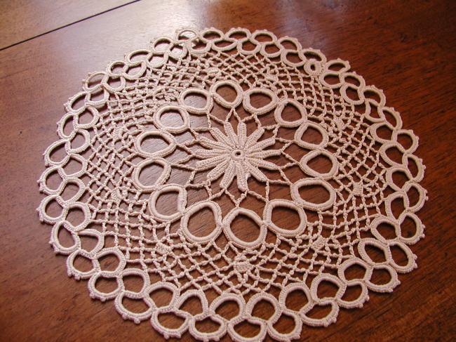 Charming round doily in Irish guipure lace