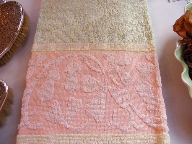 Georgeous vintage bath towels in colorful sponge with fringes (green)