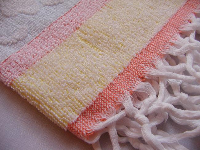 Georgeous vintage bath towels in colorful sponge with fringes (yellow)