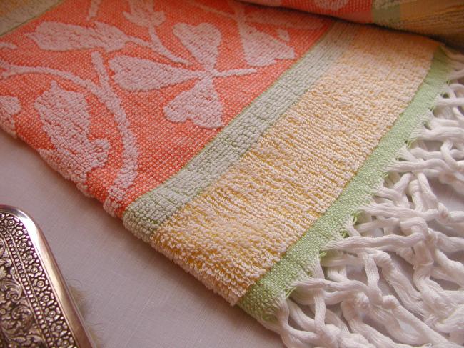 Georgeous vintage bath towels in colorful sponge with fringes (orange)