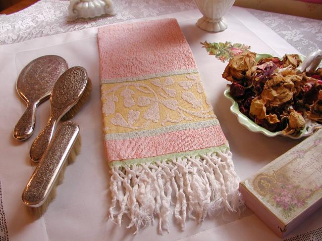 Georgeous vintage bath towels in colorful sponge with fringes (salmon)