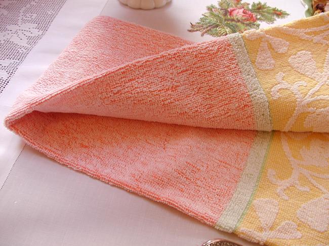 Georgeous vintage bath towels in colorful sponge with fringes (salmon)