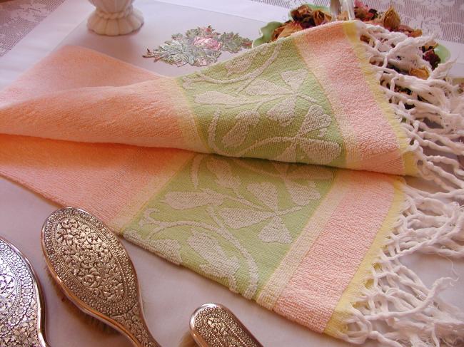 Georgeous vintage bath towels in colorful sponge with fringes (pink)