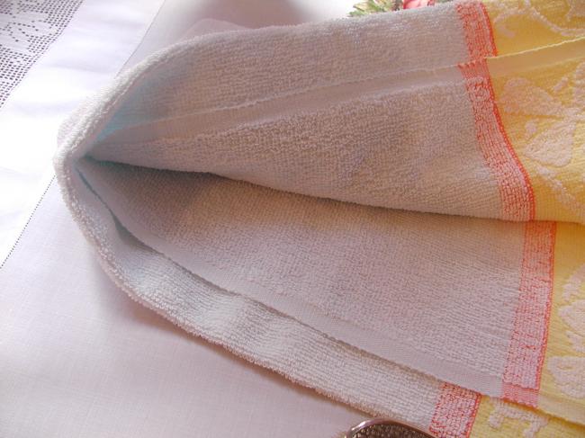 Georgeous vintage bath towels in colorful sponge with fringes (light blue)