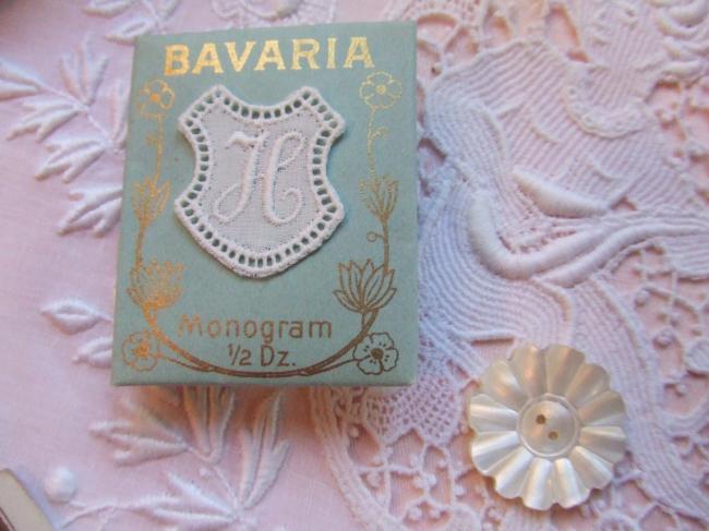 Adorable monogramme H dans un cartouche ajouré de fine batiste 1900-20