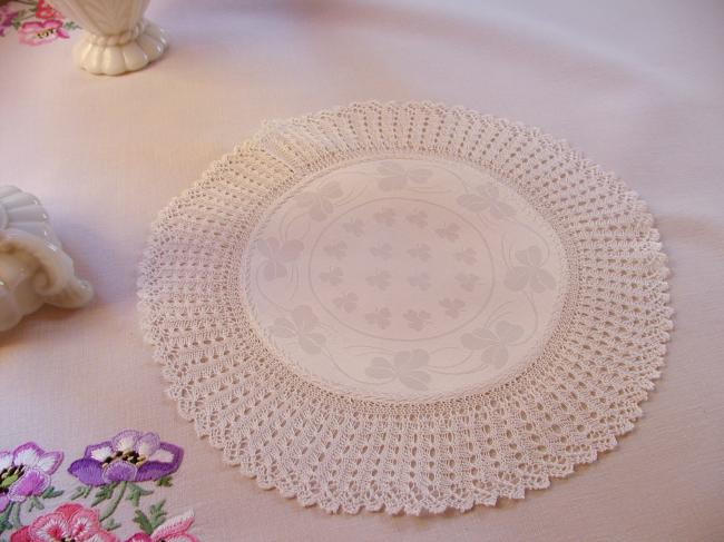 Splendid round doily in shamrocks damask with lovely knitted lace