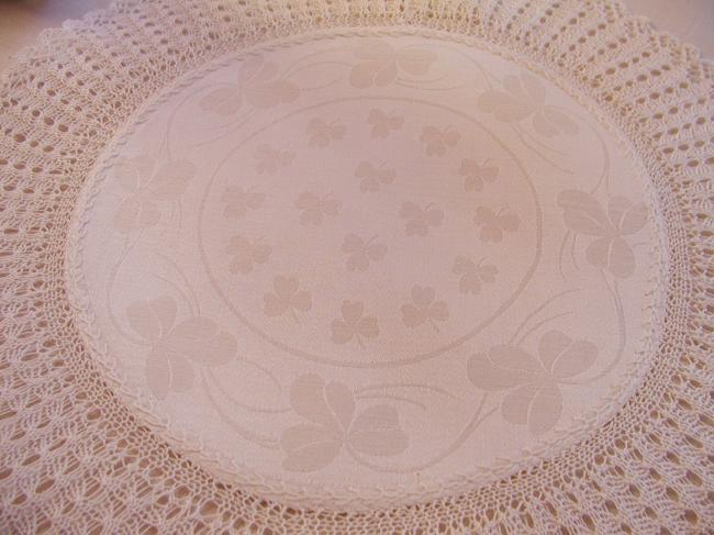 Splendid round doily in shamrocks damask with lovely knitted lace