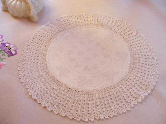 Splendid round doily in shamrocks damask with lovely knitted lace