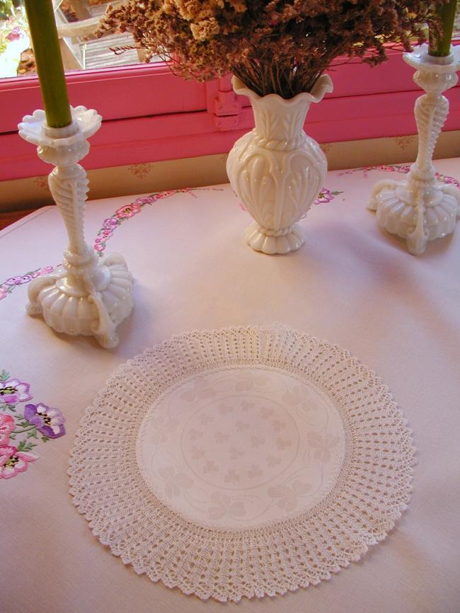 Splendid round doily in shamrocks damask with lovely knitted lace