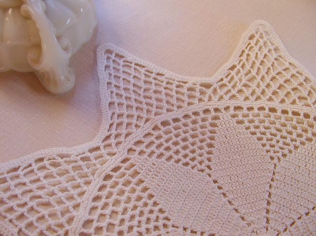 Sweet doily in star shape with hand-made Crochet lace 1930