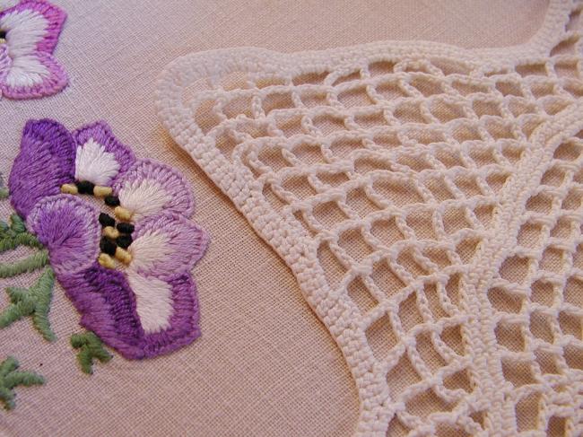 Sweet doily in star shape with hand-made Crochet lace 1930