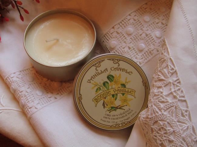 Adorable bougie parfumée à la Vanille dans une jolie boite décorée Art Nouveau