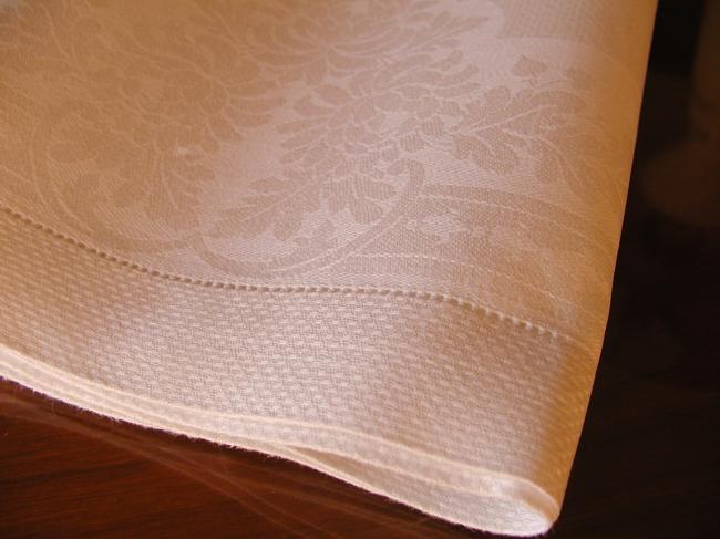 Beautiful hand towel in linen damask with peony pattern