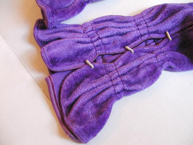 Superb pair of gloves in velvet , purple color, circa 1950