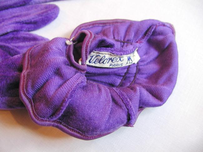 Superb pair of gloves in velvet , purple color, circa 1950