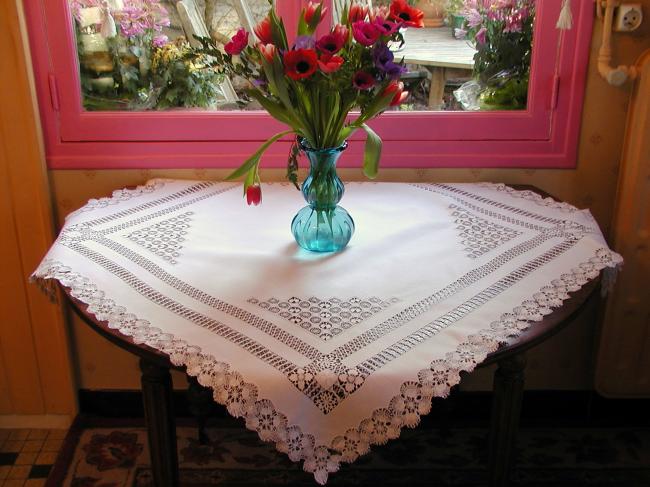 Superb little tablecloth with drawn thread and Teneriffe lace works