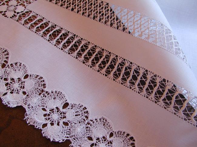 Superb little tablecloth with drawn thread and Teneriffe lace works