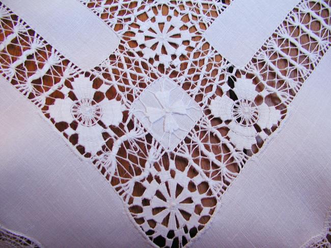 Superb little tablecloth with drawn thread and Teneriffe lace works