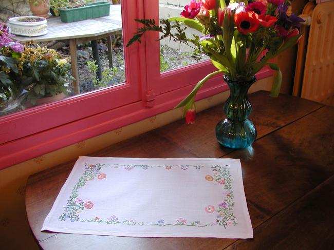 Very sweet table centre or tray cloth with hand-embroidered flowers