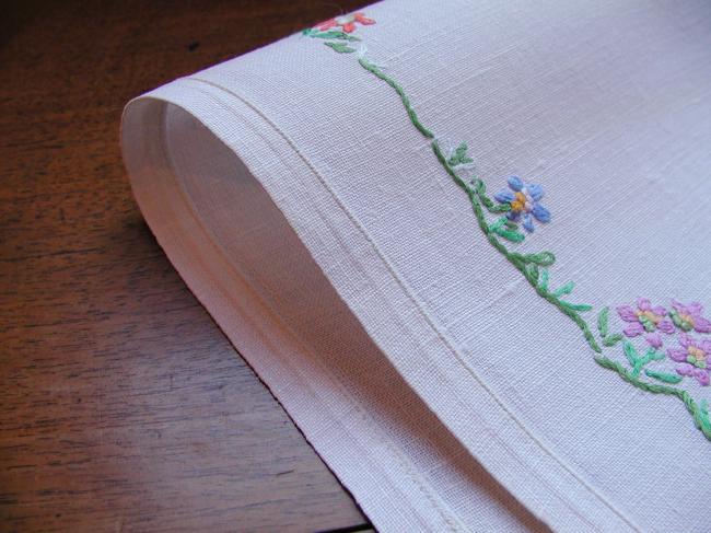 Very sweet table centre or tray cloth with hand-embroidered flowers