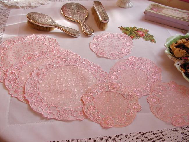 Charming set of coasters and table mats in pink embroidered rayonne