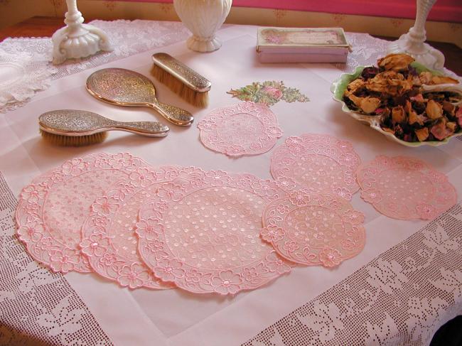 Charming set of coasters and table mats in pink embroidered rayonne