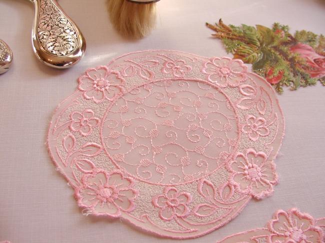 Charming set of coasters and table mats in pink embroidered rayonne