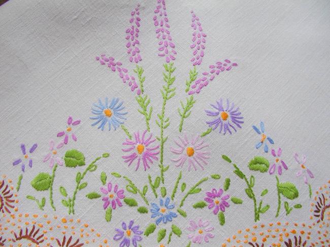 Really lovely tablecloth with hand-embroidered flowers and lace edging