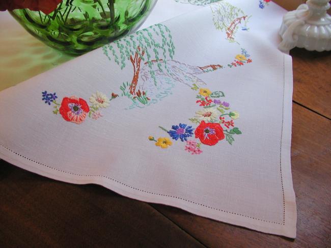 Striking hand embroidered tablecloth with british garden, so many flowers !