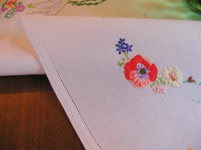 Striking hand embroidered tablecloth with british garden, so many flowers !