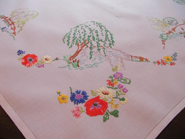 Striking hand embroidered tablecloth with british garden, so many flowers !