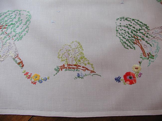 Striking hand embroidered tablecloth with british garden, so many flowers !