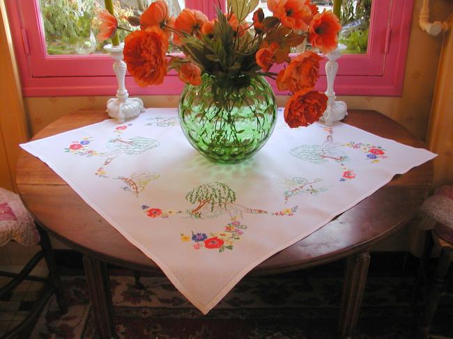 Striking hand embroidered tablecloth with british garden, so many flowers !