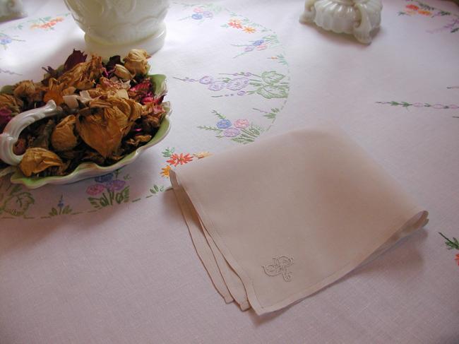 Superb handkerchief in batiste of linen with hand-embroidered monogram R