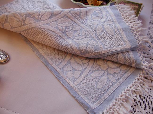 Lovely vintage bath towels in sponge with fringes in light blue