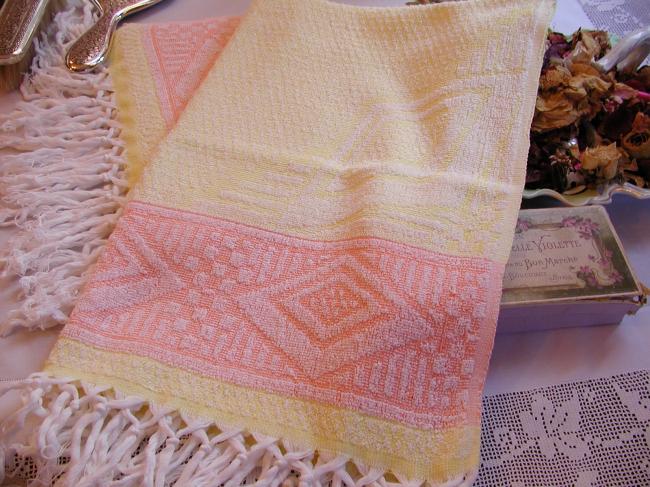 Lovely pair of vintage bath towels in sponge with fringes , salmon pink & yellow