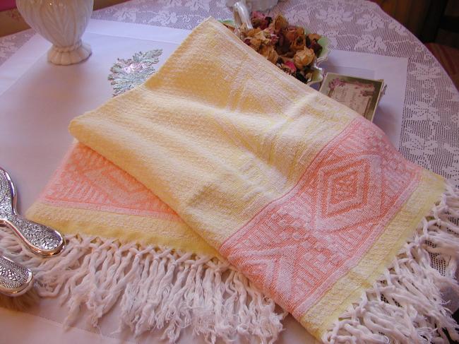 Lovely pair of vintage bath towels in sponge with fringes , salmon pink & yellow