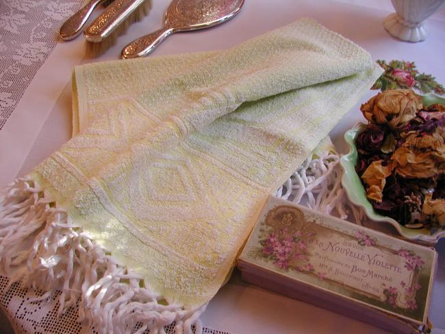 Lovely pair of vintage bath towels in sponge with fringes , light green & yellow