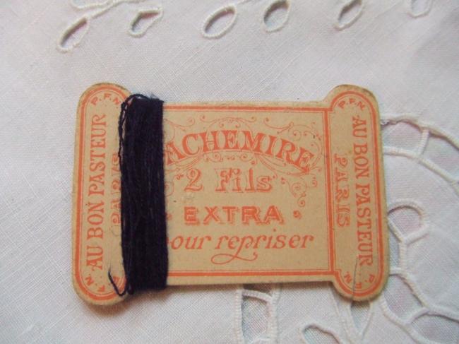 Superbe carte ancienne laine cachemire de couleur noire, marque Au Bon Pasteur